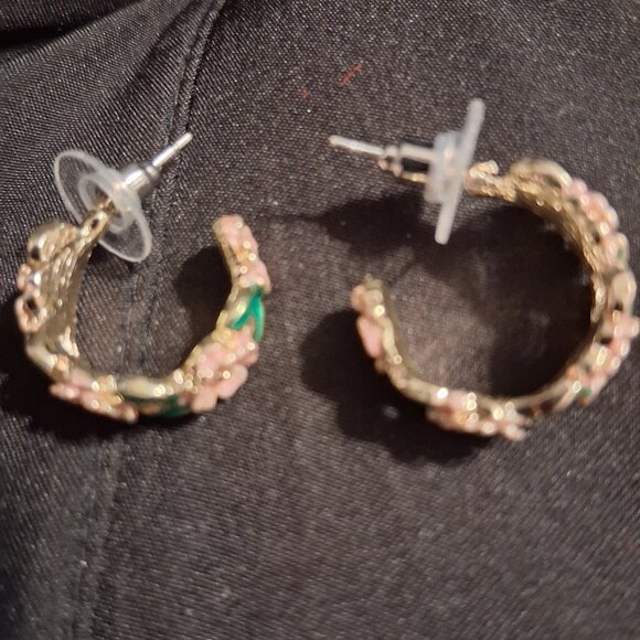 golden twist earringsFinal price pls can' tafford any more discount - Picture 1 of 1